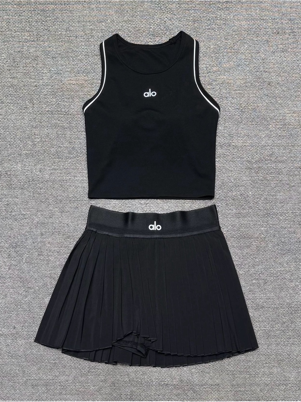 ALO Yoga Black Tank Top with White Trim - Picture 1 of 6